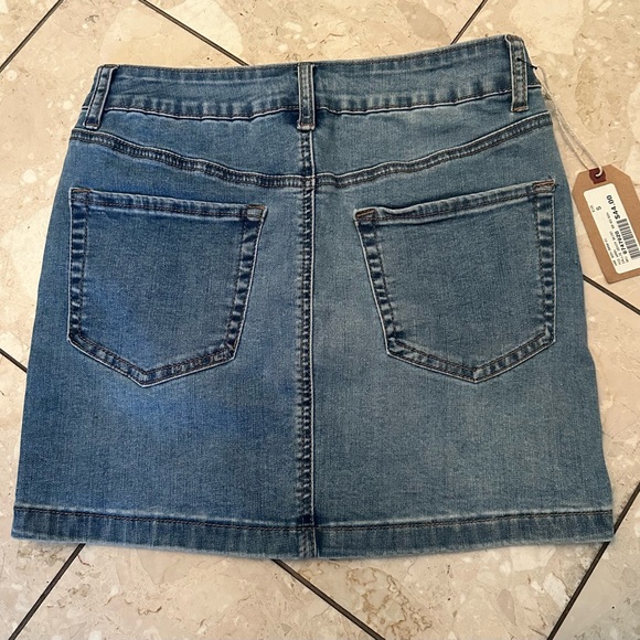 Mid Wash Denim Mini Skirt. New with Tag (NWT) - Picture 2 of 3